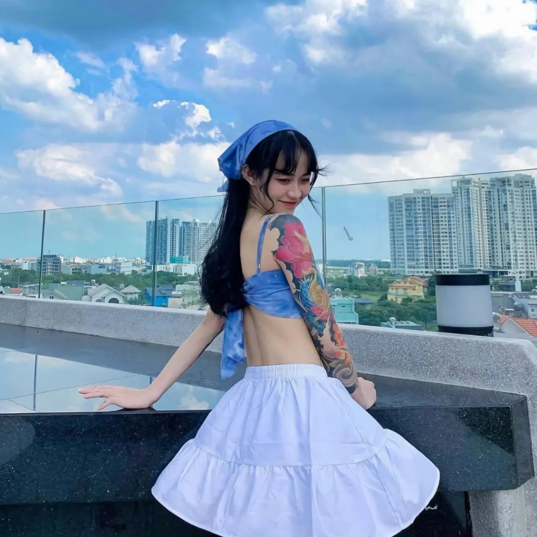 左轮百合 封面